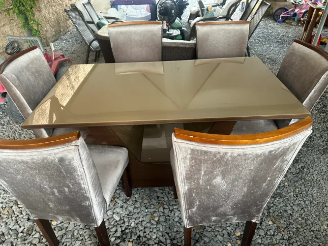 Mesa com 6 cadeira