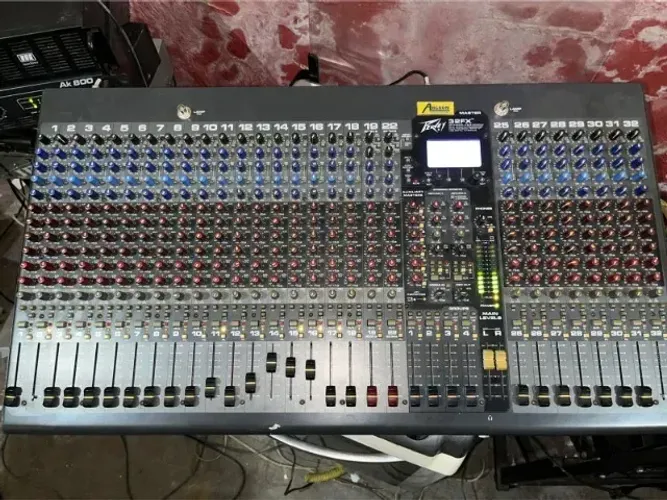 Mesa De Som Profissional Peavey 32FX 32 Canais Com Efeitos E USB - Ideal Para Igreja E Ban