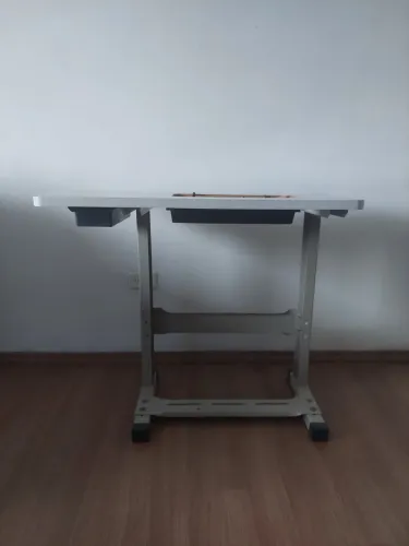 Suporte para máquina de costura