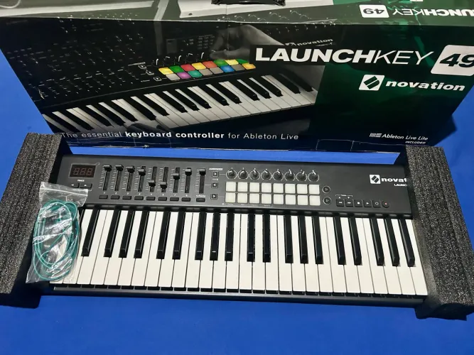Teclado Launchkey 49 Mk2 Controlador Novation USB 49 Teclas