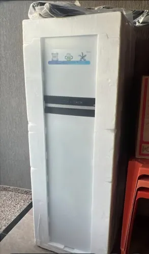 Geladeira / Refrigerador Vertical ? Nova Lacrada