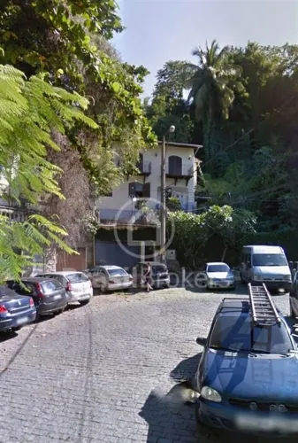 Atencção contrutores!! Casa com 315 M² com terreno de 1.050M²