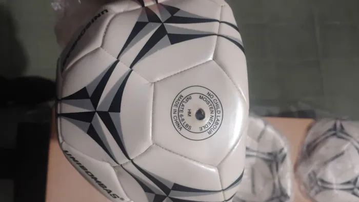 4 bolas de futebol