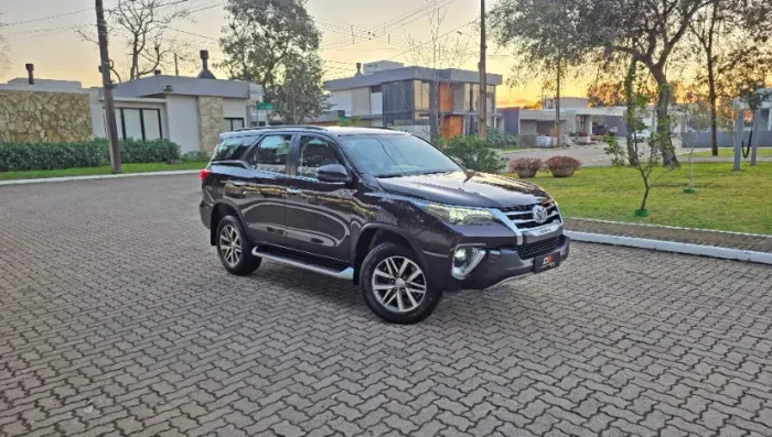 Toyota Hilux SW4 SRX 4X4 2.8 TDI 16V Dies. Aut. 2018