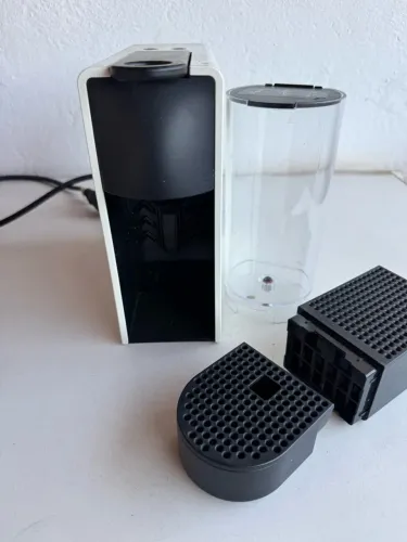 Cafeteira Nespresso Essenza Mini Branca