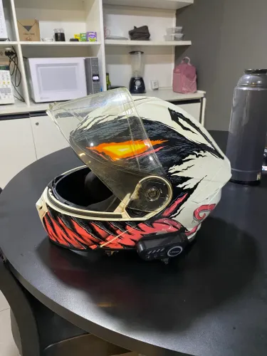 Capacete com viseira interna