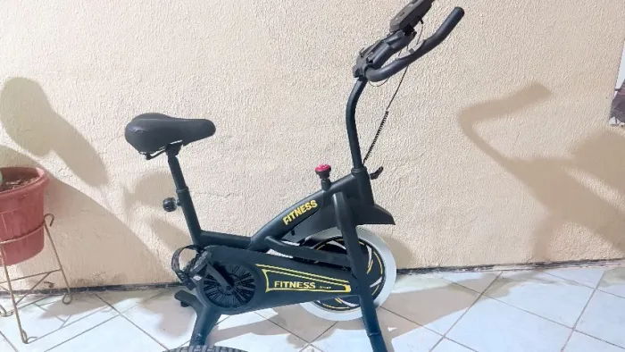 Bicicleta ergométrica de academia