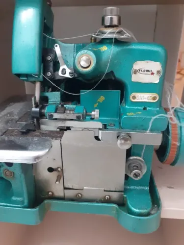 Máquina Overlock