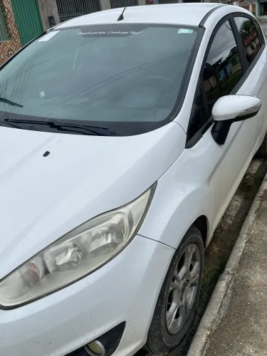 Ford Fiesta 1.6 16V Flex Aut. 5P 2015