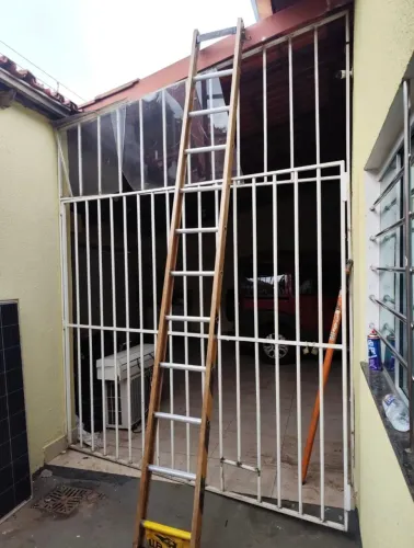 Escadas de fibra e alumínio