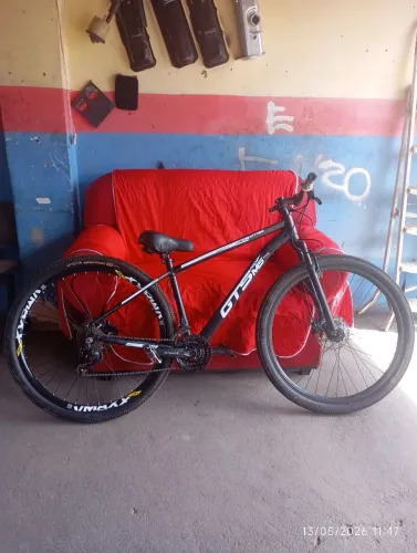 Vende-se bicicleta GTS pro m5. Aceita troca em quadros de bikes abaixo de 1.000 reais