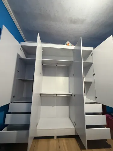 Guarda roupa de casal é armário de cozinha