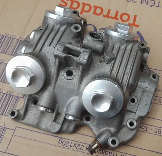 Tampa de cabeçote Honda XLX350 / NX350 Sahara 