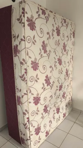 Cama de casal - usada