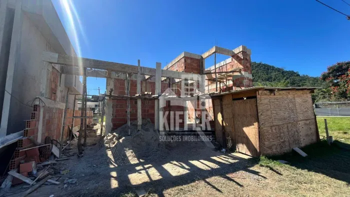 Casa em construção em condominio 3 quartos | 1 Suíte e Closet | Projeto moderno por R$ 600