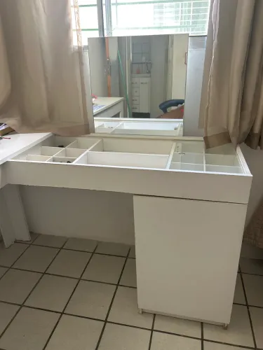 Escrivaninha + penteadeira 
