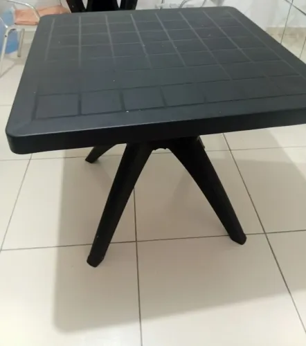 Vende_se mesa desmontavel de plástico