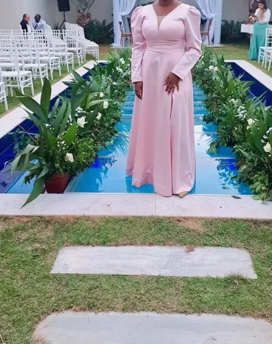 Vestido de festa rosa bebê