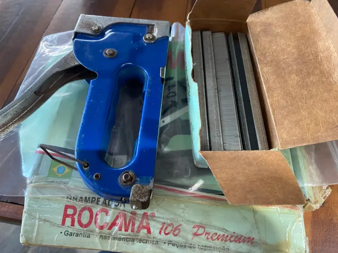 Grampeador ROCAMA 106 premium (acompanha grampos)