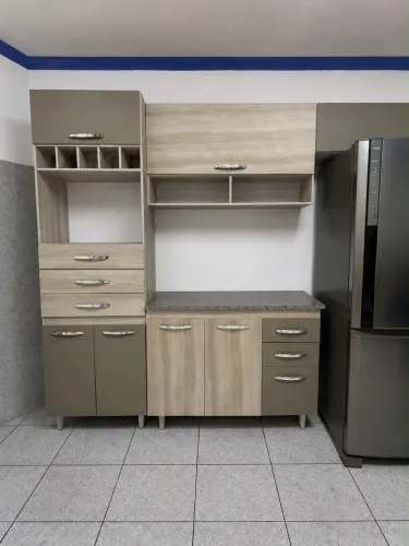 VENDE- SE ARMÁRIO USADO - POUCAS MARCAS DE USO !!