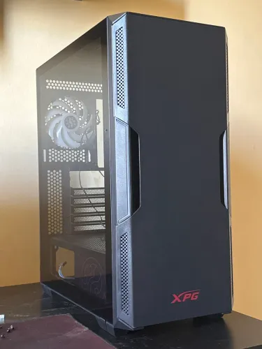 Gabinete XPG Starker mid tower, com 4 ventoinhas
