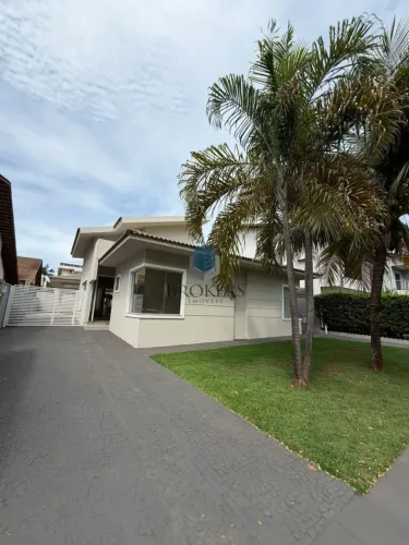 Casa térrea no Cond Granville | 3 suítes |reformada e rica em armários |