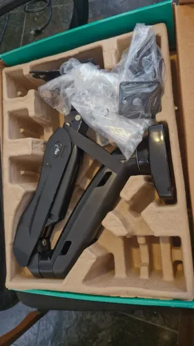 Suporte Articulado com Pistão a Gás para monitor nunca usado.