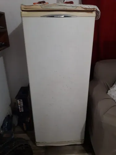 Vende se geladeira Brastemp em ótimo estado. 