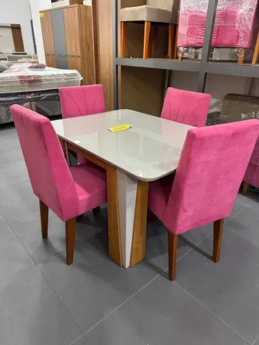 Conjunto de Mesa com 4 cadeiras de Jantar (Entregamos)
