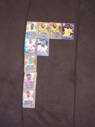 To. Vender nessas cartinhas a preço de banana e olha que tem uns jogadores famosos