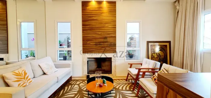 Casa em Condomínio - Urbanova - Floradas da Serra - 3 Suítes - 304m².