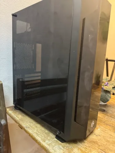 Gabinete gamer com ventoinhas com LED