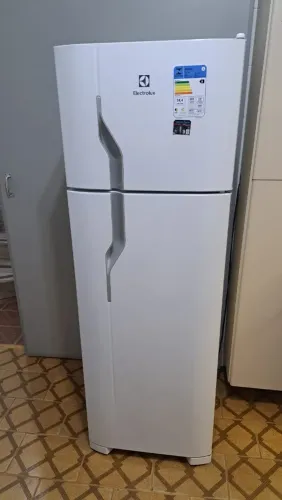 Geladeira Electrolux Mod. DC35A 207 Litros