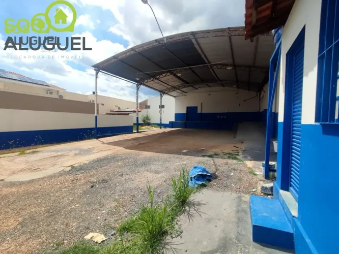 Aluguel de Barracão Comercial no Pico do Amor