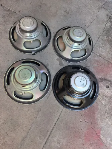 Alto falantes de 15 polegadas potente