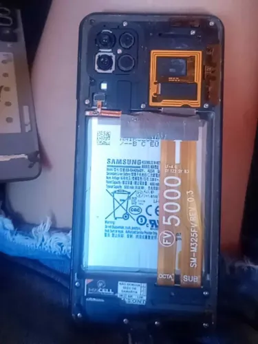 ? Samsung Galaxy M32 ? Funcionando, só com defeito de carga e tela trincada