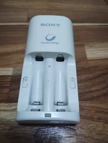 Recarregador de pilhas Sony CycleEnergy - AA e AAA