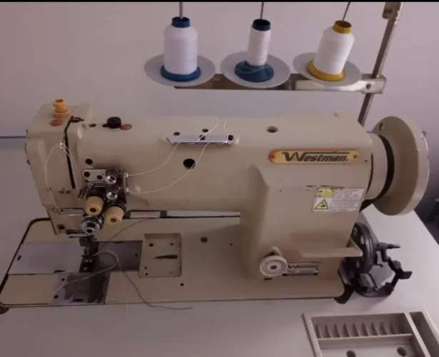 Vendo uma máquina de costura westimam 2200G 2 agulhas transporte simples todo tipo tecidos