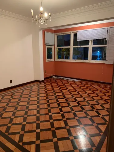 Centro Histórico de Petropolis - Amplo Apto de 3 quartos e box de garagem carro grande