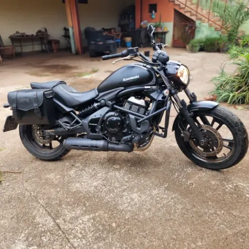 Kawasaki Vulcan S 650 2022 com acessórios