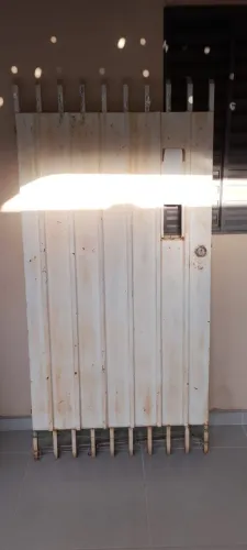 Portão social e outro de garagem