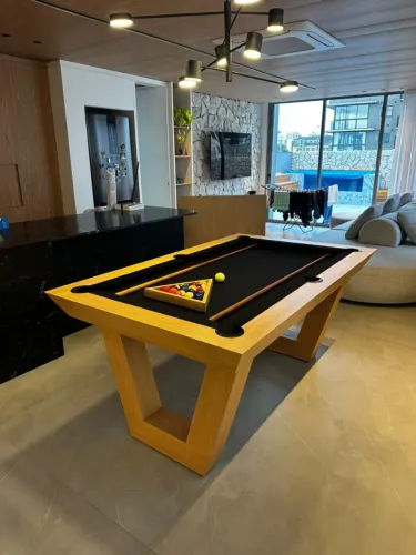 Mesa de bilhar e jantar