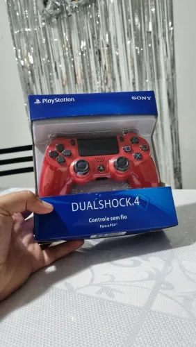 Controle para Ps4 na Cor Vermelho ( com Cabo para Carregamento )
