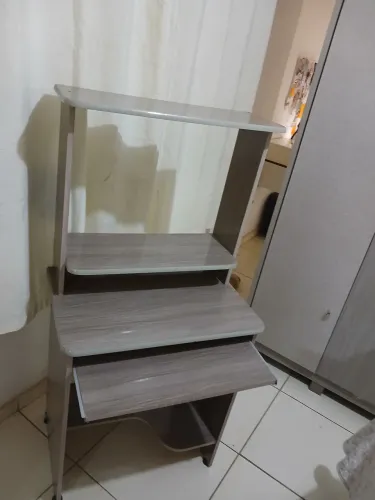 Vendo mesa pra computador com lugar pra cpu