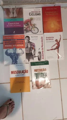 Livros educação física. Novos .alguns ainda no plastico