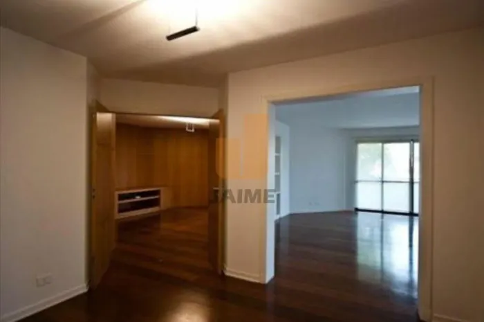 Apartamento em rua arborizada, tranquila, próximo à sinagogas e ao Parque Água Branca