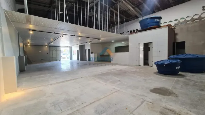 Imóvel para aluguel possui 252 metros quadrados em Serraria - Maceió - AL
