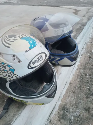 Vendo estes capacetes