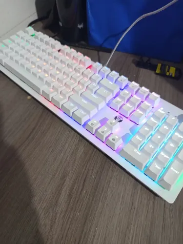 Teclado mecânico Fantech