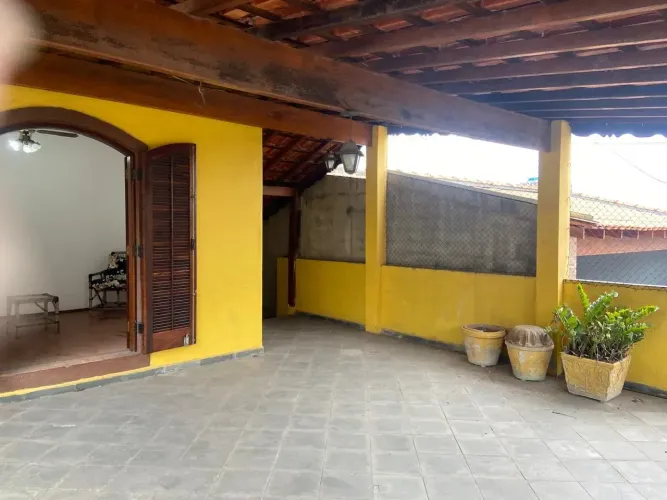 Lindo Sobrado com 02 quartos , sala de televisão e sala de estar com varanda
